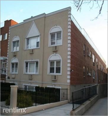 Foto del edificio - 119-50 Metropolitan Ave