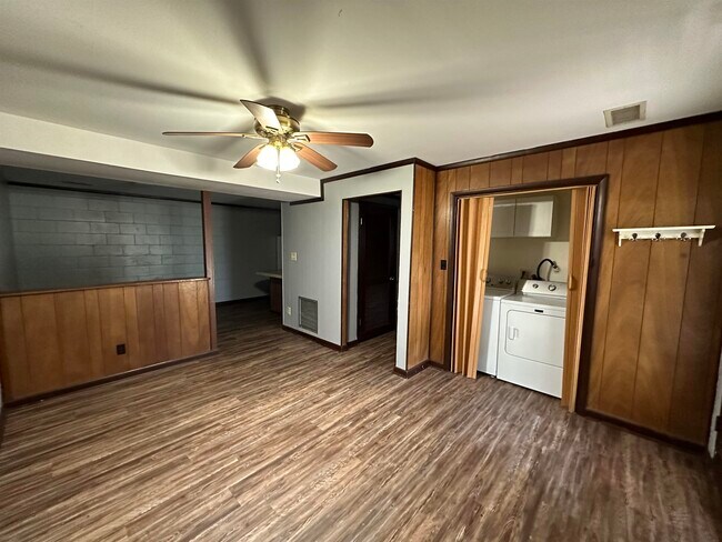 Foto del edificio - 1413 McCauley Rd