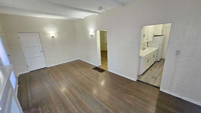 Building Photo - 519 N Gardner St