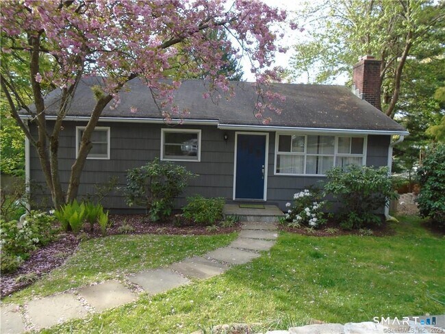 Building Photo - 19 Hickory Dr