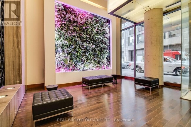 Building Photo - 8 Mercer St