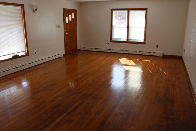 Living room - 15 Hahn Rd