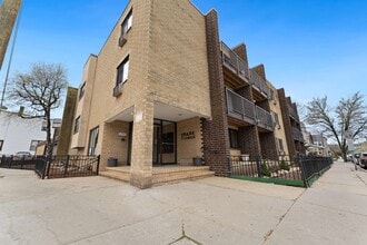 Building Photo - 7117 Park Ave