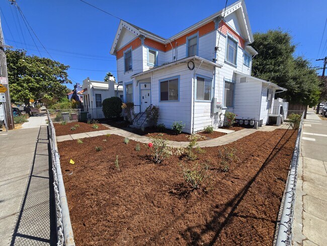 Building Photo - 1049 56th St