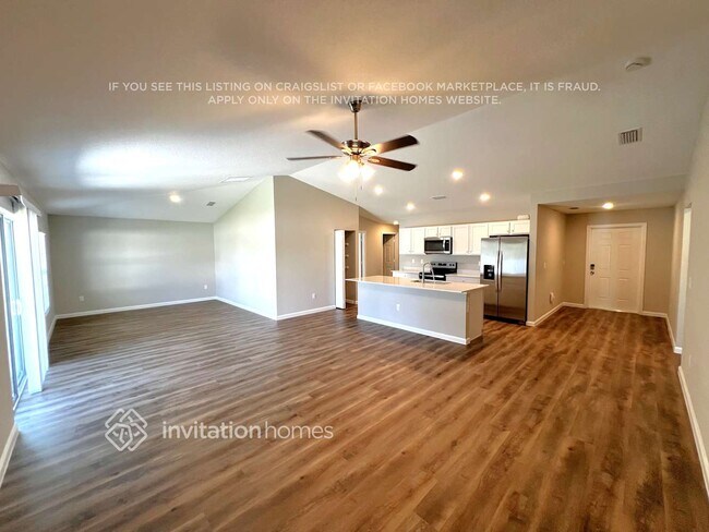 Building Photo - 691 SW Hillsboro Cir