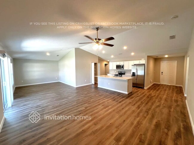 Foto del edificio - 691 SW Hillsboro Cir