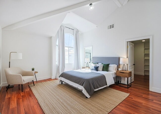 Building Photo - Fully Renovated 4 Bed/3.5Bath Home with Garage + Private Yard