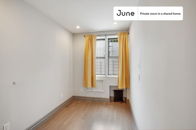 Foto del edificio - Private bedroom in 3 bed/1 bath Home