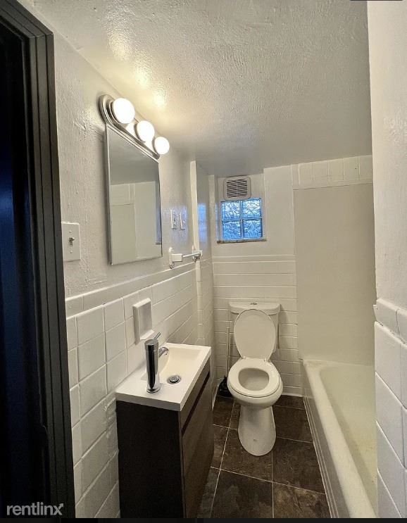 Foto del edificio - 2 br, 1 bath Duplex - 2509 Farkas Place 1s...