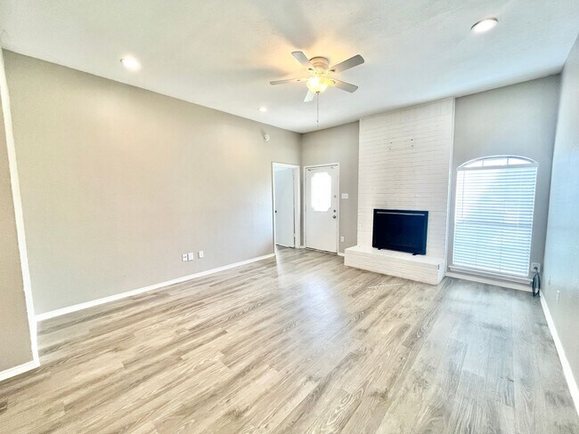 Foto del edificio - 2403 Kingsford Ct