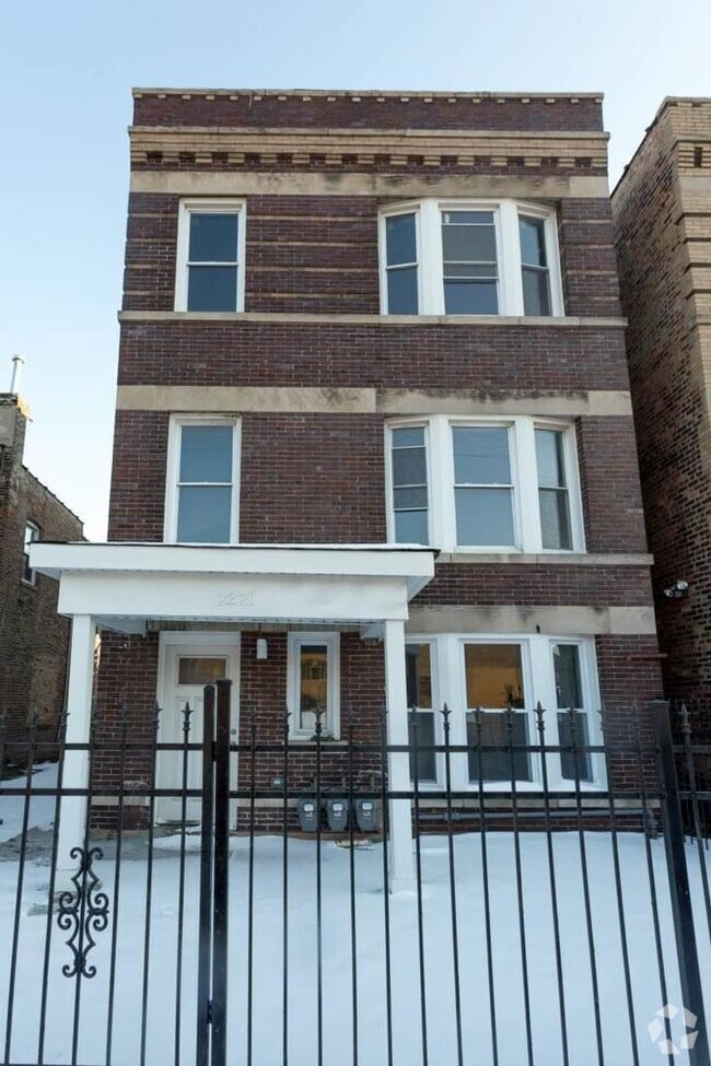 Building Photo - 2321 W Fullerton Ave