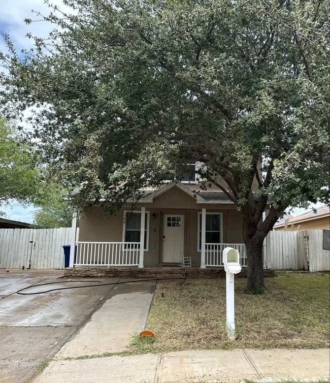 Building Photo - 212 Lipan Dr