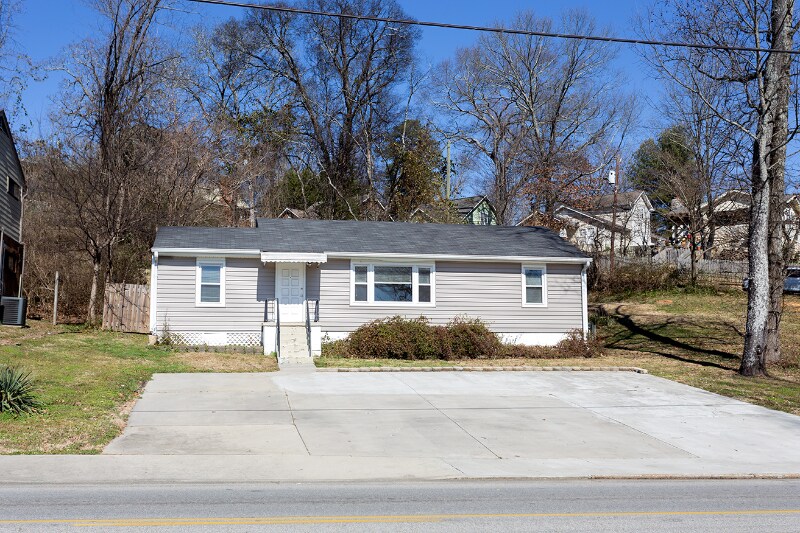 Primary Photo - 711 Barton Ave