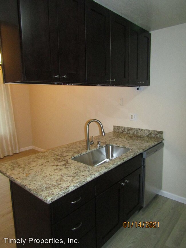 Foto del edificio - 6627 Meadow Pines Ave
