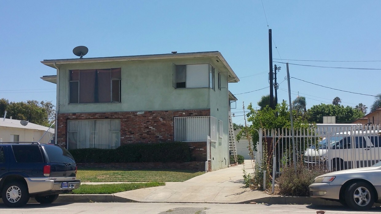 Primary Photo - 1742 W 83rd St