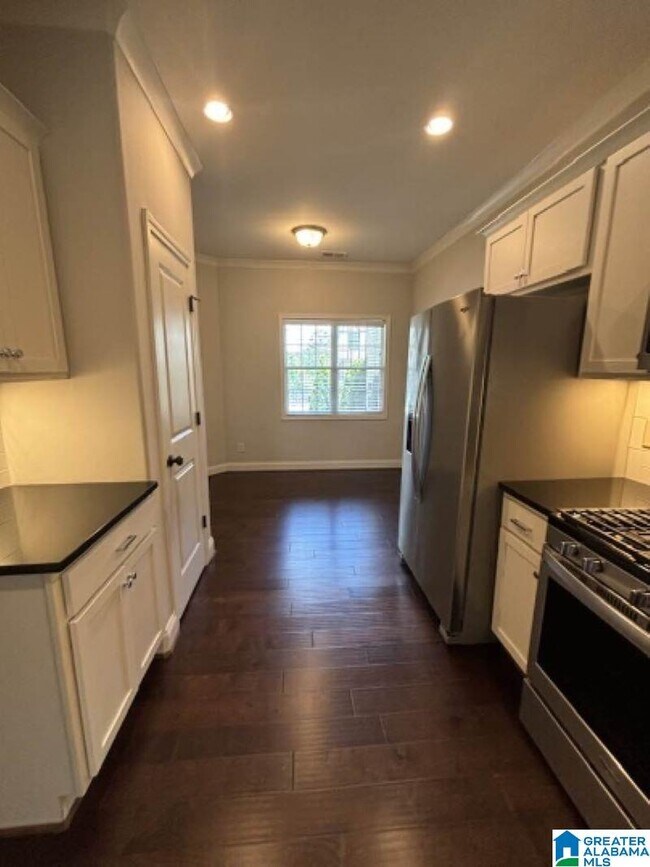 Foto del edificio - 4215 Lennox Dr