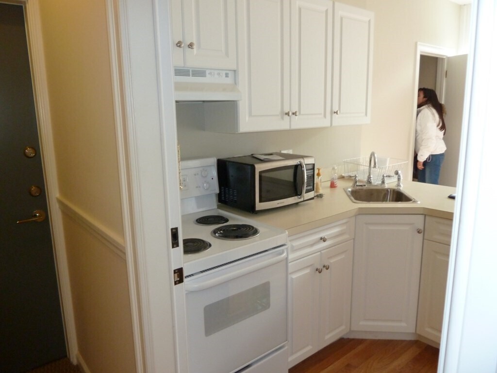 Primary Photo - 483 Beacon St