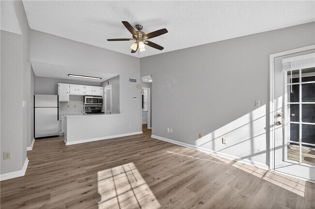 Foto del edificio - 423 Granville Ct