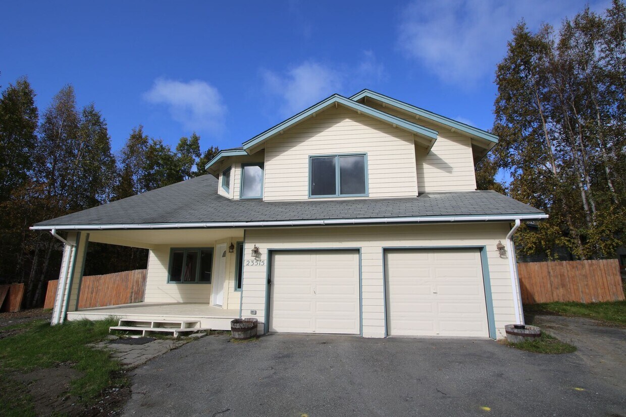Foto principal - 3 Bedroom Chugiak Home on a 1/2 Acre!
