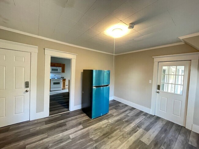 Building Photo - 325 Amherst St