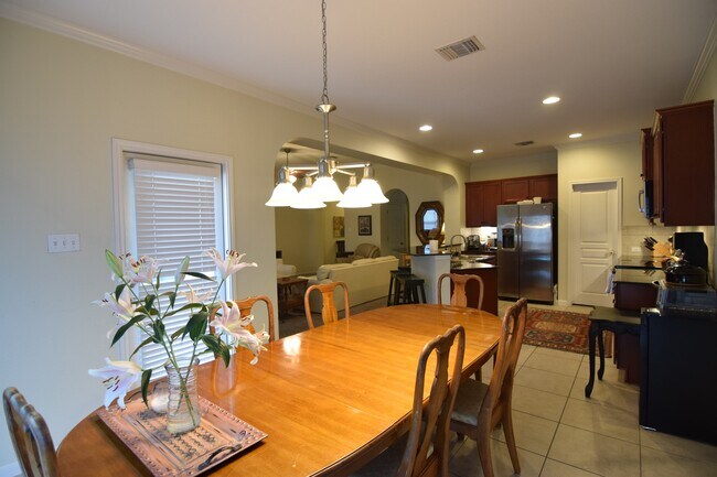 Building Photo - 518 Wedgwood Dr