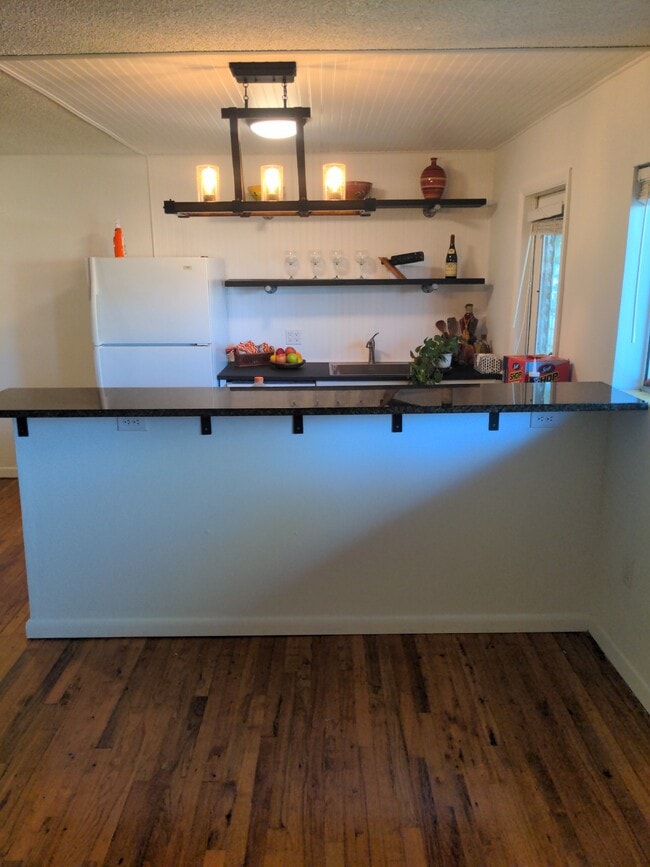 granite bar top to wall between kitchen and living room - 320 Lakeview St