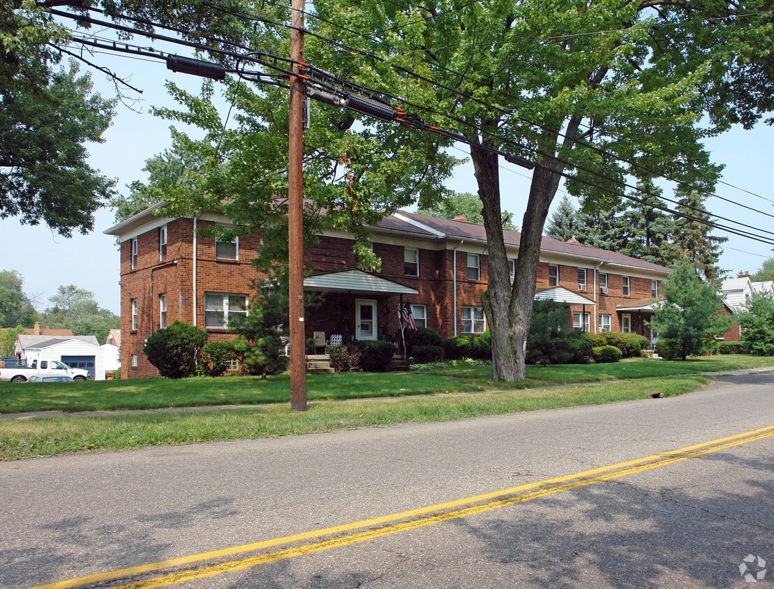 810 Vienna Ave, Niles, OH 44446 Apartments in Niles, OH