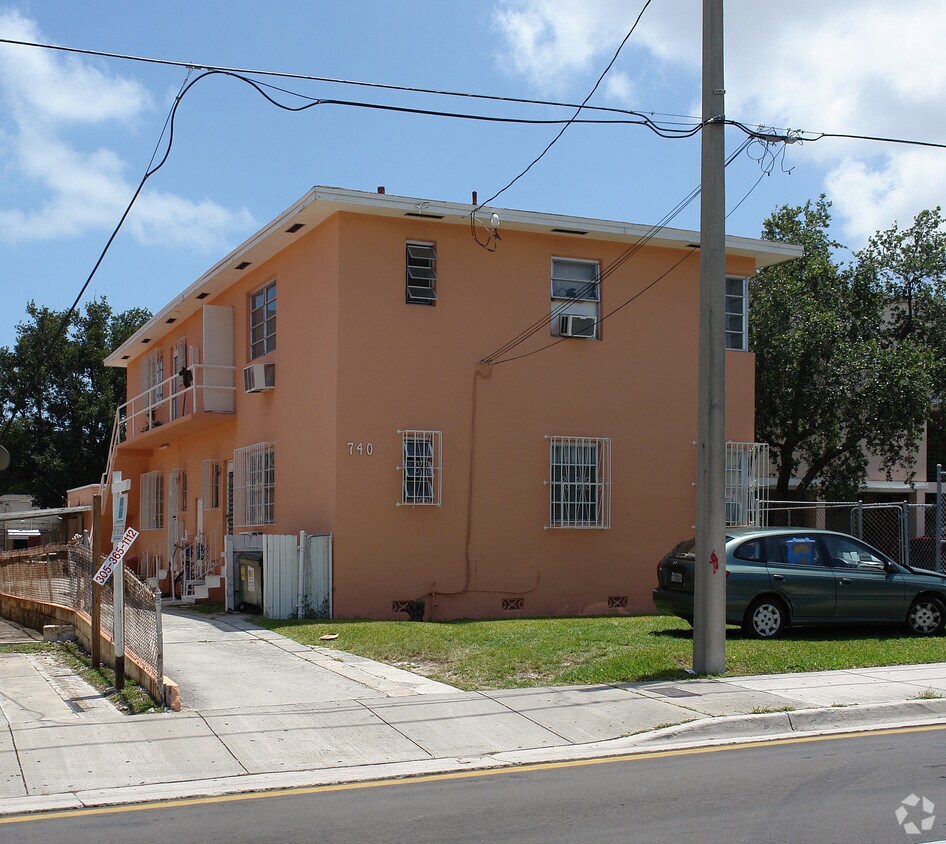 Foto del edificio - 740 SW 7th St