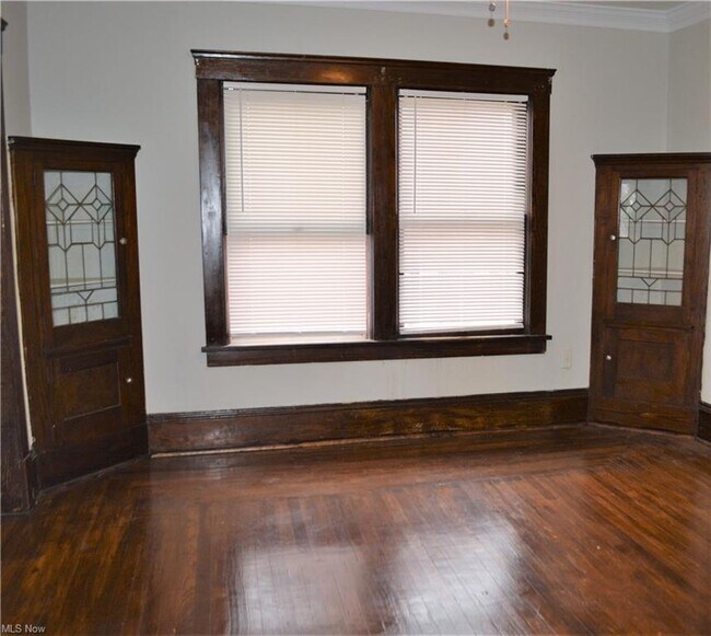 Building Photo - 1321 W 111th St