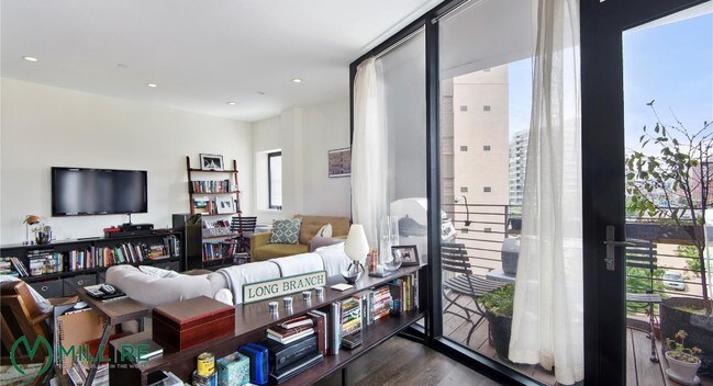 Foto del edificio - 1314 Jackson Ave