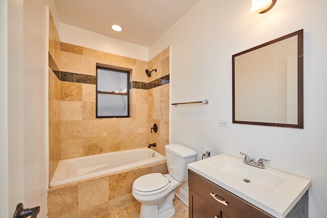Foto del edificio - 7208 N Wolcott Ave