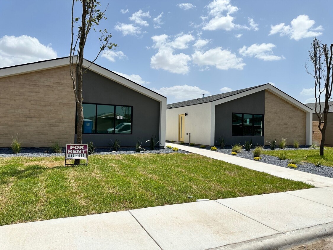 Primary Photo - 1316 E Iris Ave