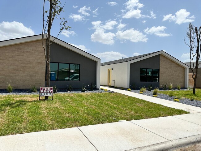 Building Photo - 1316 E Iris Ave