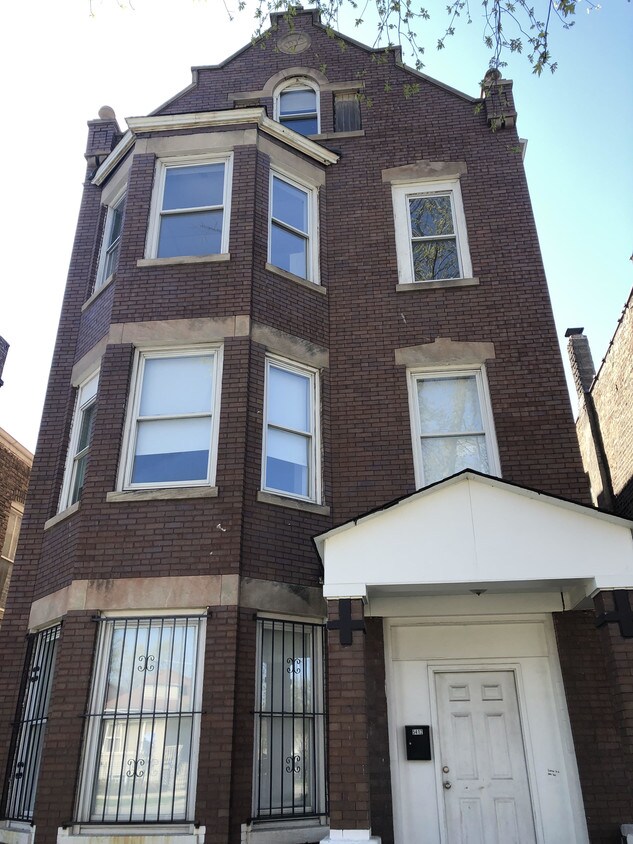 Foto principal - 5412 S Damen Ave