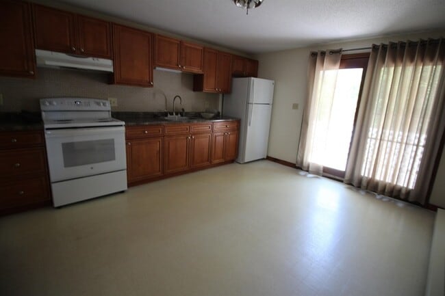 Building Photo - 84 Franklin St