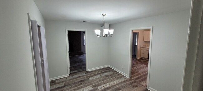 Building Photo - 1508 Hooks St