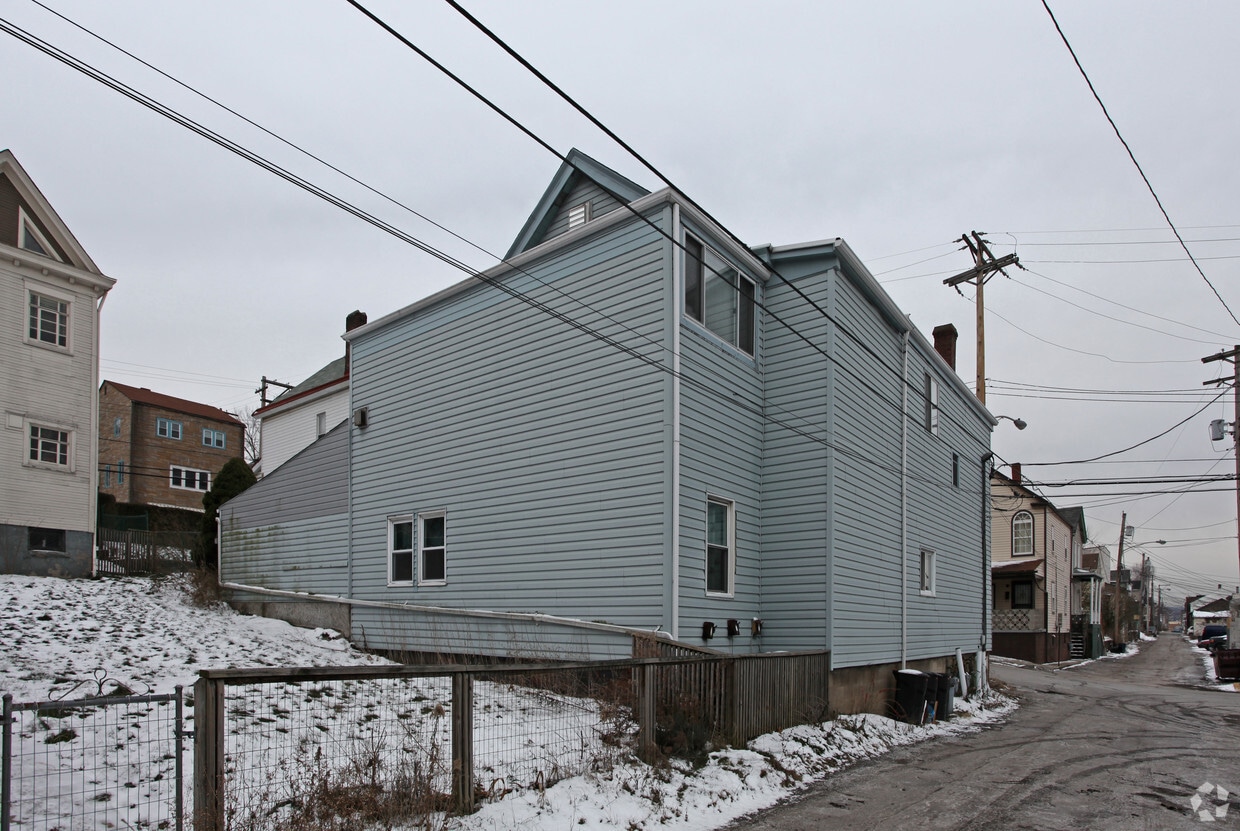 Building Photo - 211 6th St