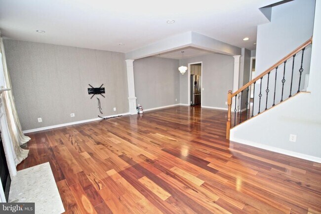 Building Photo - 5221 Jule Star Dr