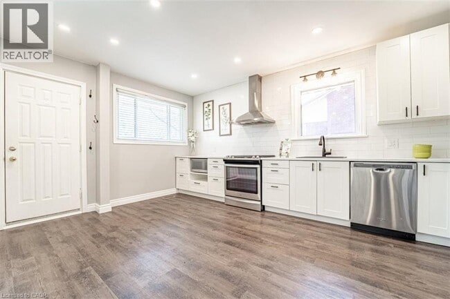 Building Photo - 146 Welbourn Dr