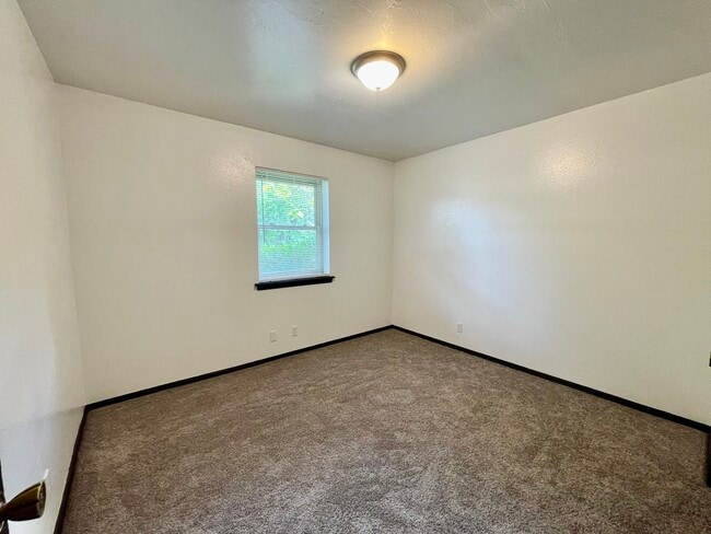 Building Photo - 409 Stansbury St