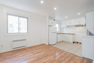 Building Photo - 8810 R. Sherbrooke E