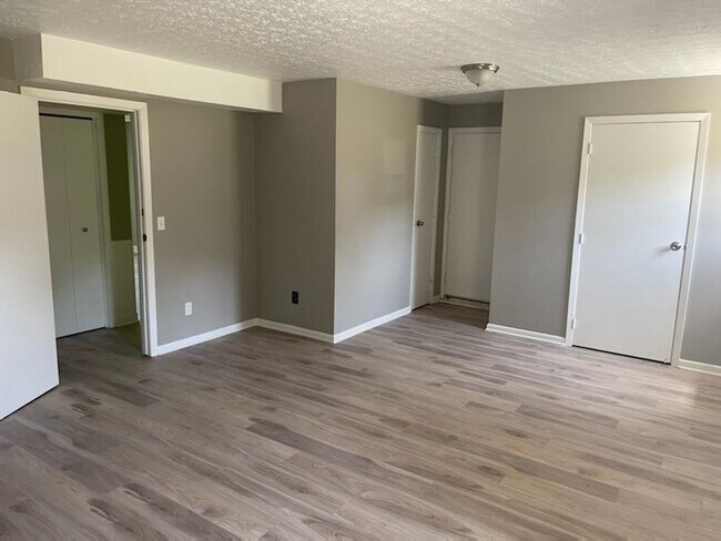 Building Photo - 3449 Clover Dr
