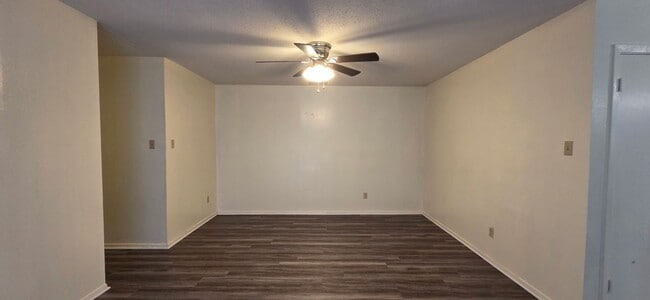 Building Photo - Almost Ready! 3 Bedroom 2 Bath Duplex in Longview!