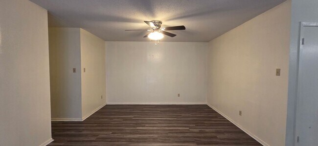 Foto del edificio - Almost Ready! 3 Bedroom 2 Bath Duplex in Longview!