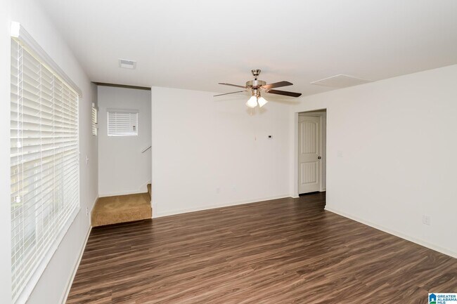 Building Photo - 960 Hawthorn Ln