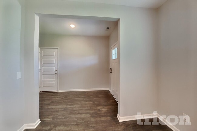 Building Photo - 1022 Cyril Dr