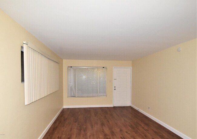 Foto del edificio - 1901 W Weldon Ave