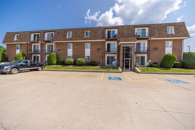 Building Photo - Royal Villa Apartments