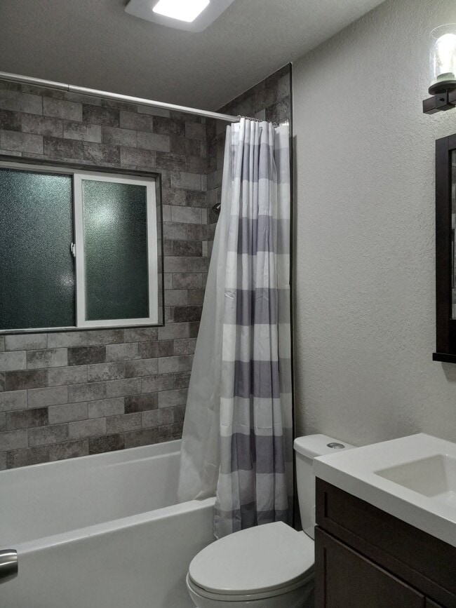 Foto del edificio - 3136 Moonbeam Cir S