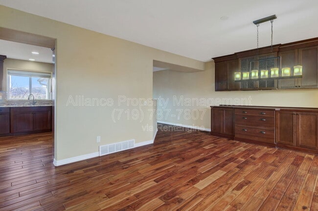 Building Photo - 6160 Bestview Way